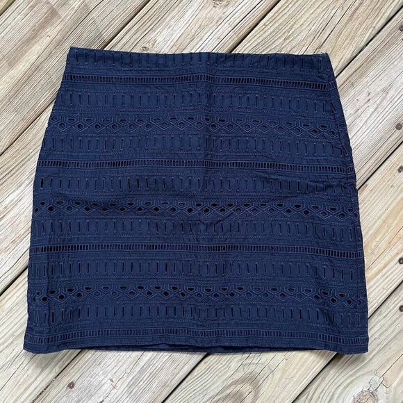 Gap Women's Eyelet Mini Skirt Color True Indigo Size 4 - Picture 1 of 8
